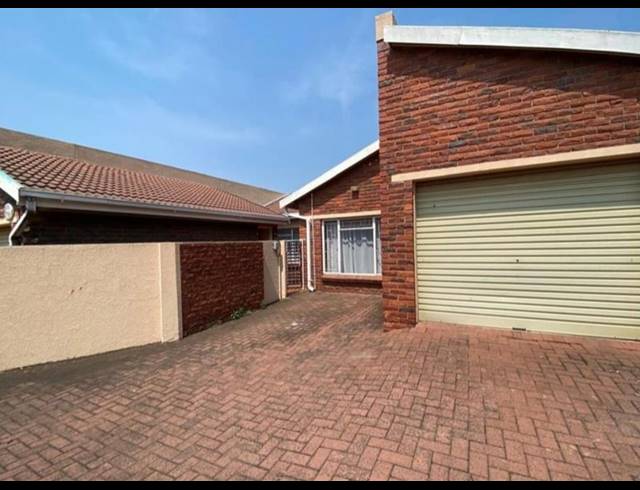 2 BEDROOM APARTMENT FOR SALE IN HUTTENHEIGHTS